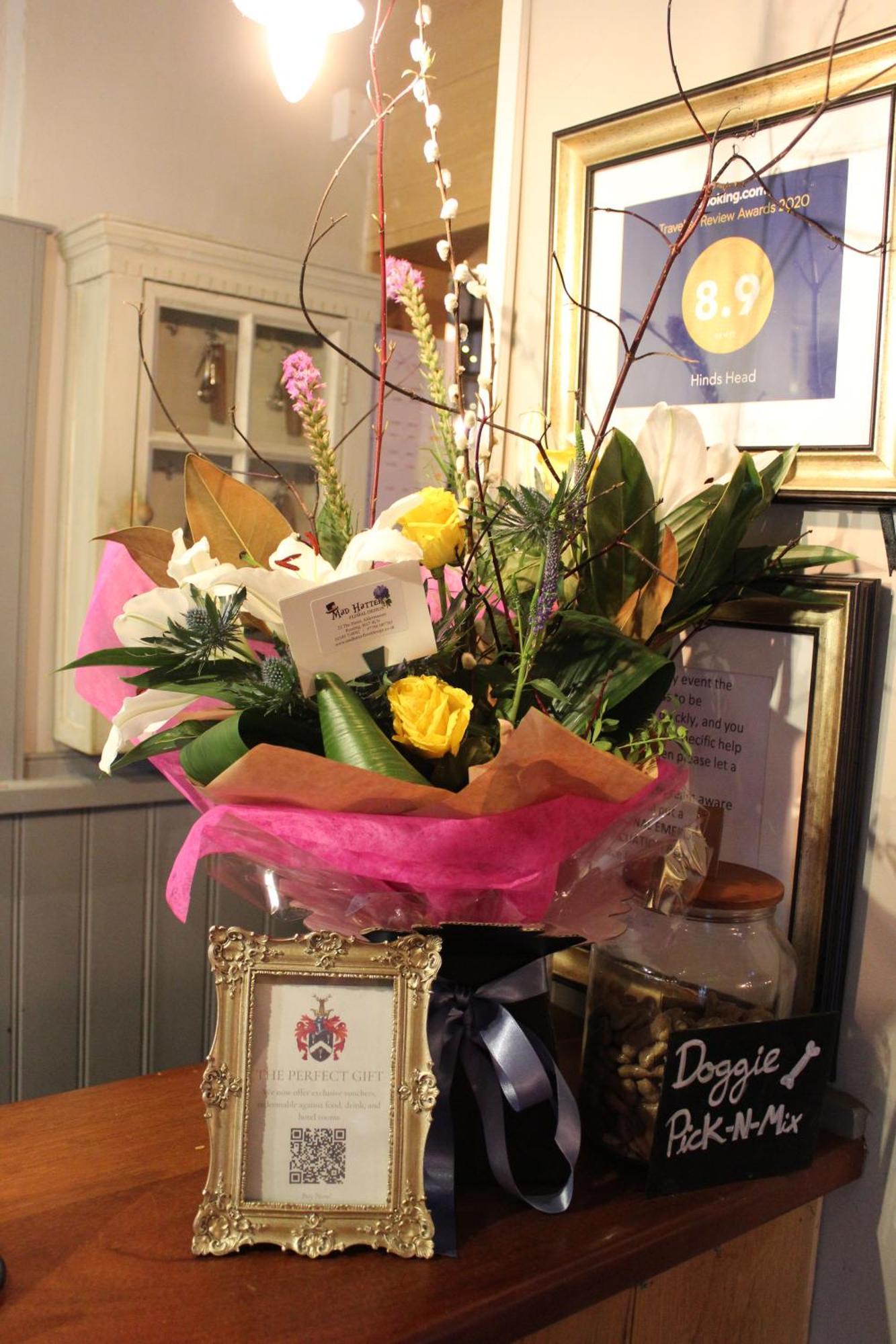 Hinds Head Hotel Aldermaston Bagian luar foto