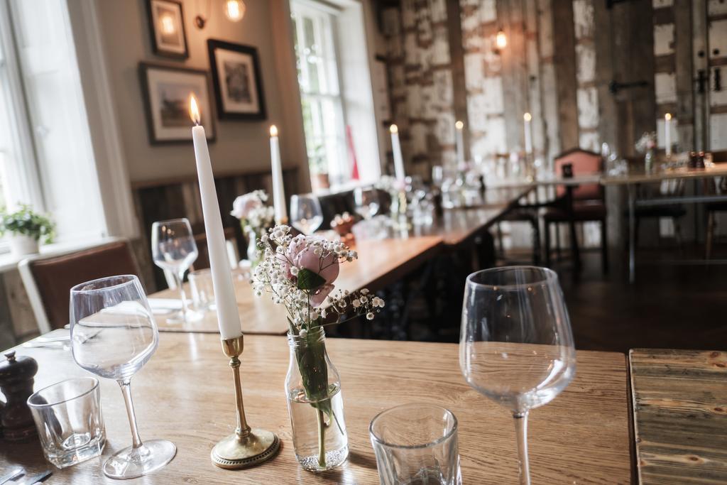 Hinds Head Hotel Aldermaston Bagian luar foto