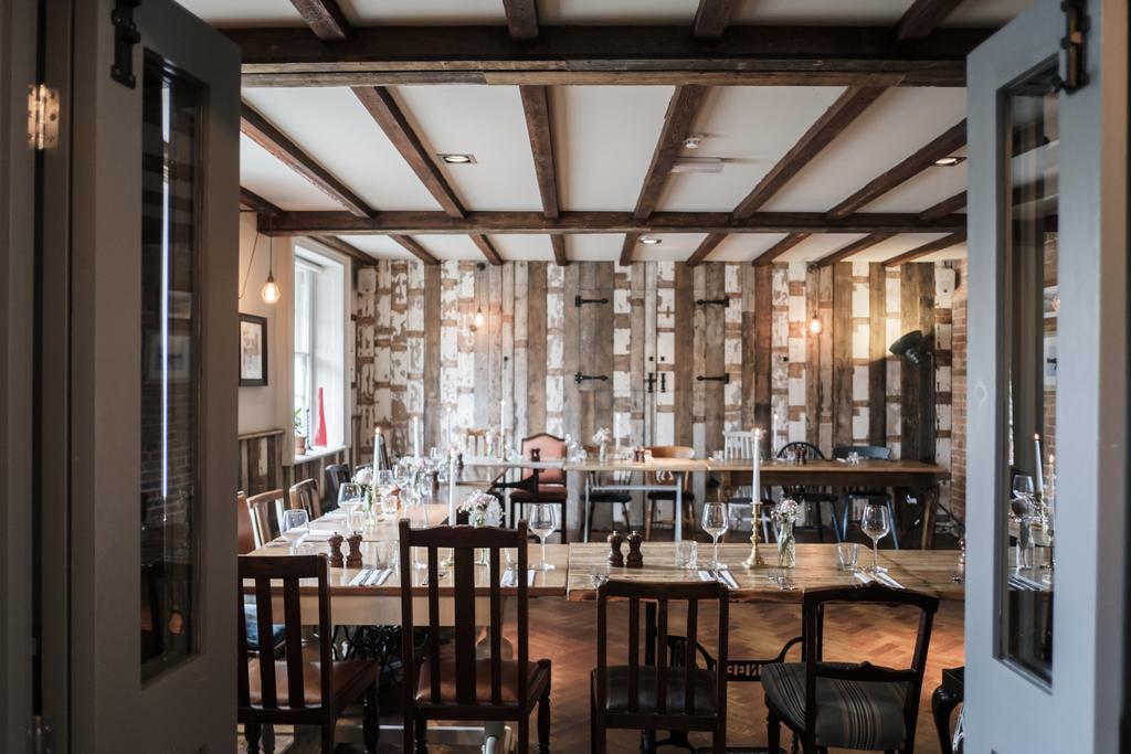 Hinds Head Hotel Aldermaston Bagian luar foto