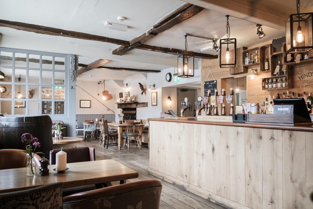 Hinds Head Hotel Aldermaston Bagian luar foto