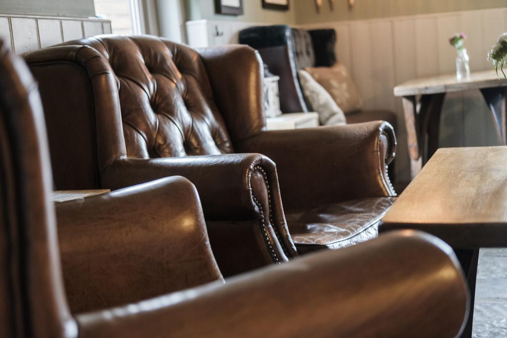 Hinds Head Hotel Aldermaston Bagian luar foto