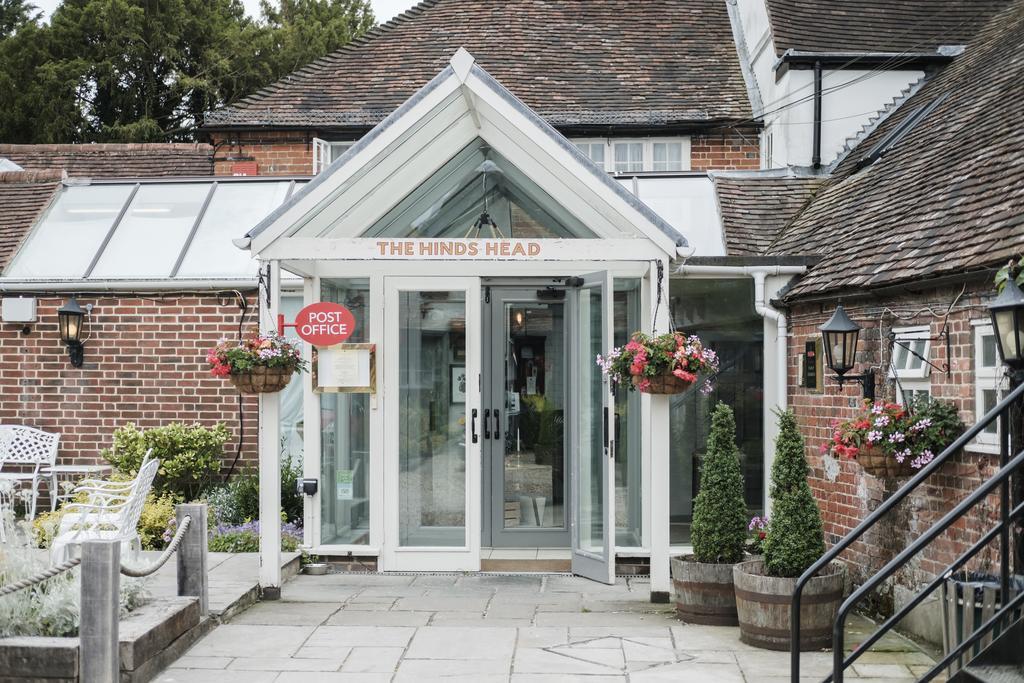 Hinds Head Hotel Aldermaston Bagian luar foto